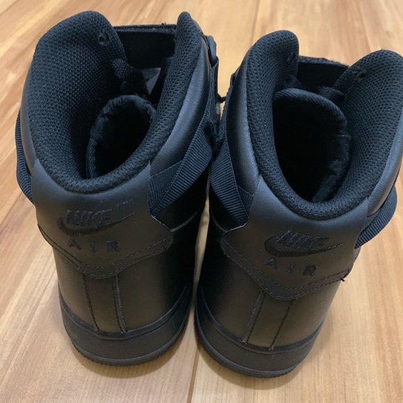 Mens Nike Sneakers - Picture 4 of 10